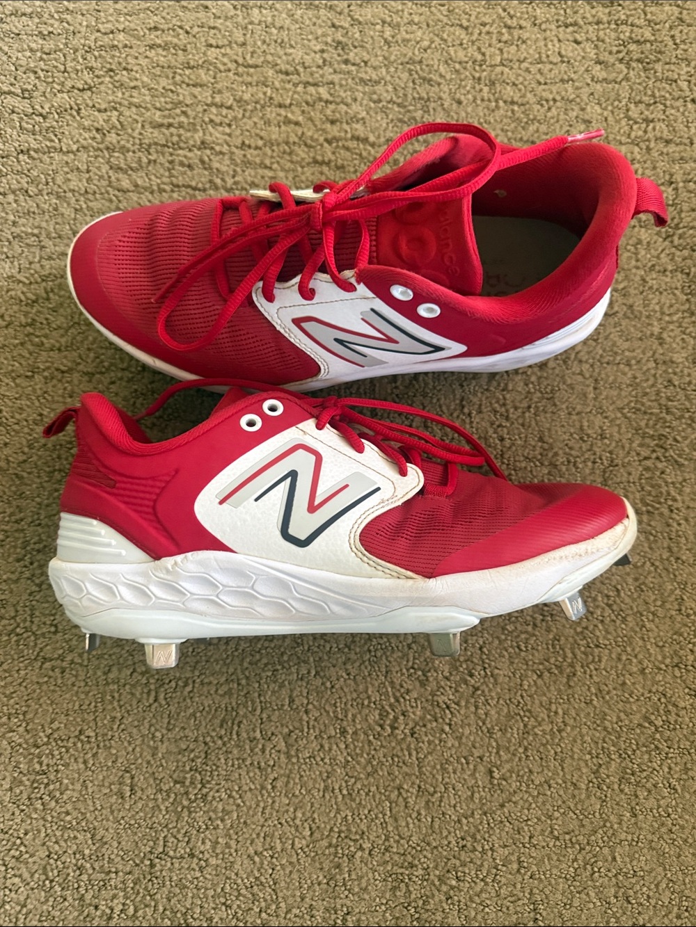 New Balance mens Red and White Baseball Cleats foam fresh 9.5